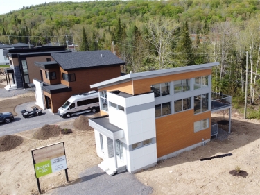 Le Bois Lac Beauport - New houses in Chaudire-Appalaches with model units move-in ready with pool with gym