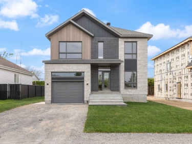 Place Notre Dame - Townhouses - New houses in Laval-sur-le-Lac currently building with outdoor parking near a train station: 4 bedrooms and more, $400 001 - $500 000